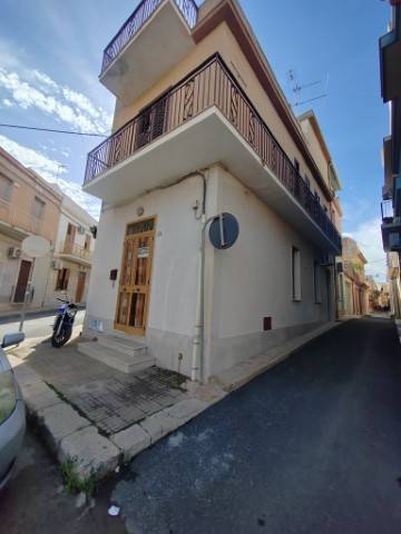 casa indipendente in vendita ad Avola