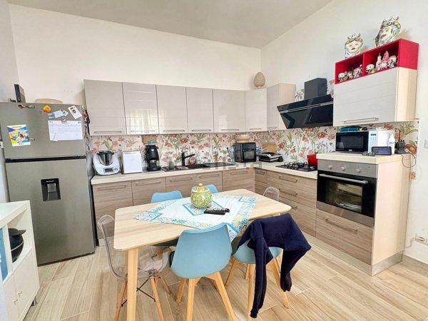 casa indipendente in vendita ad Avola in zona Montagna