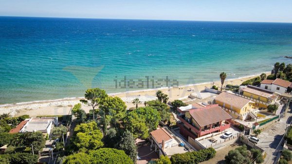 casa indipendente in vendita ad Avola in zona Gallina