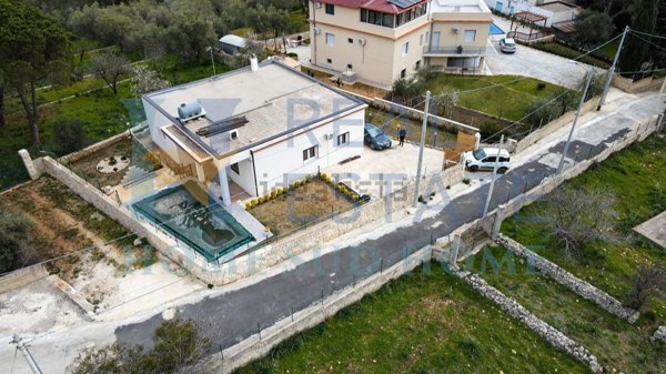 casa indipendente in vendita ad Avola