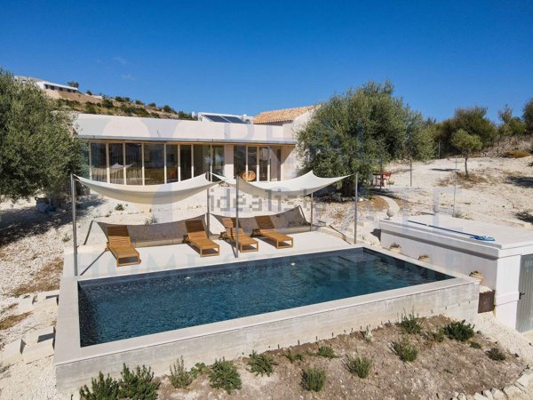 casa indipendente in vendita ad Avola