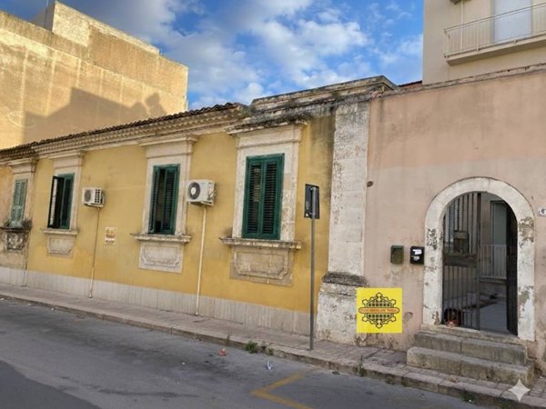 casa indipendente in vendita ad Avola