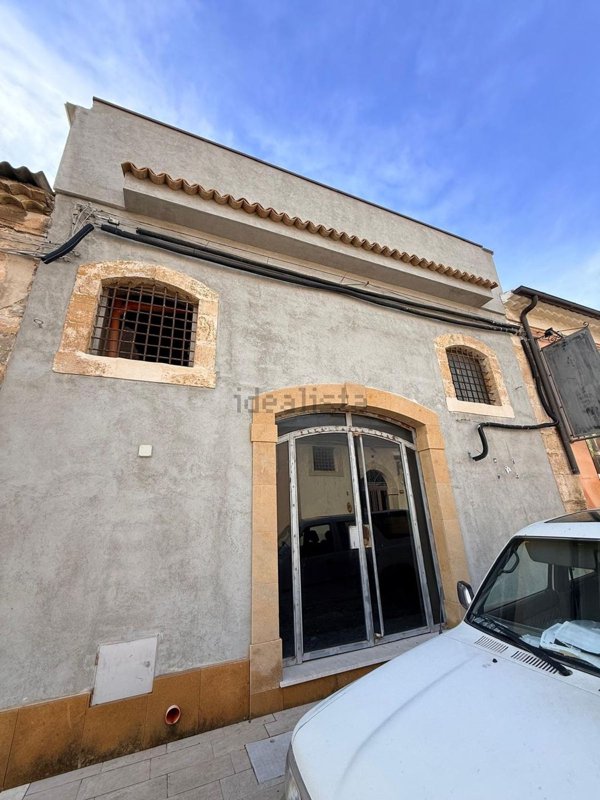 locale commerciale in vendita ad Avola