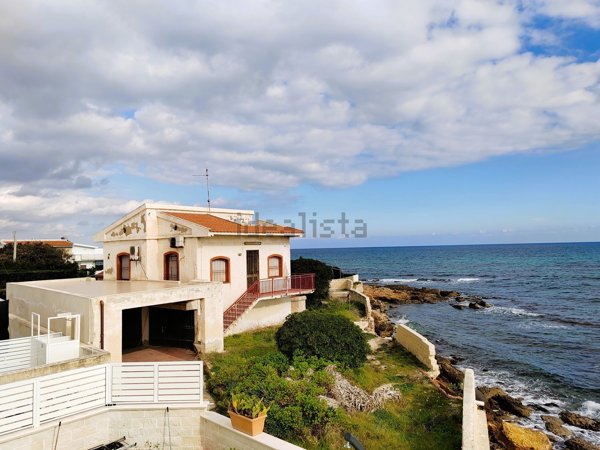 casa indipendente in vendita ad Avola