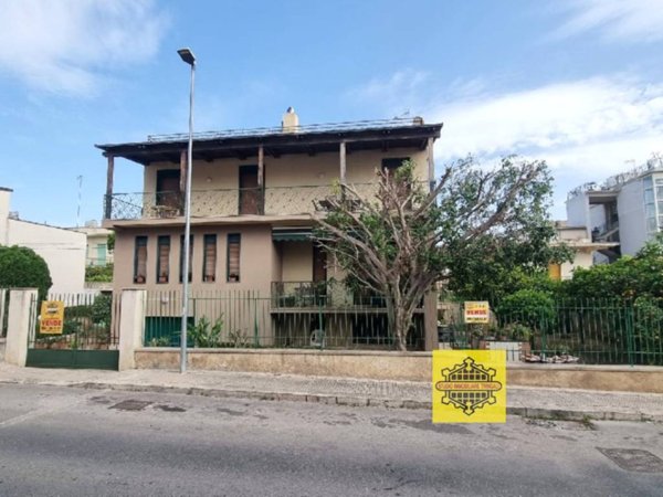 casa indipendente in vendita ad Avola