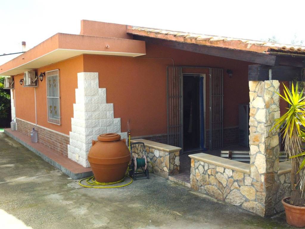 casa indipendente in vendita ad Avola