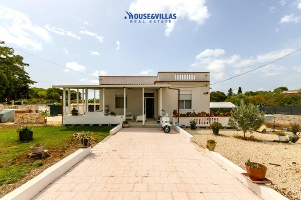 casa indipendente in vendita ad Avola
