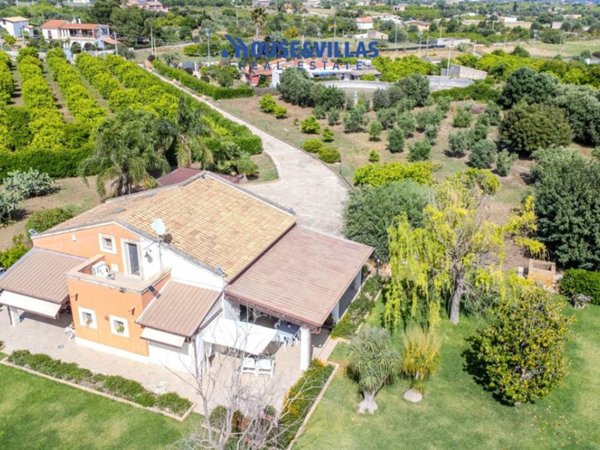 casa indipendente in vendita ad Avola