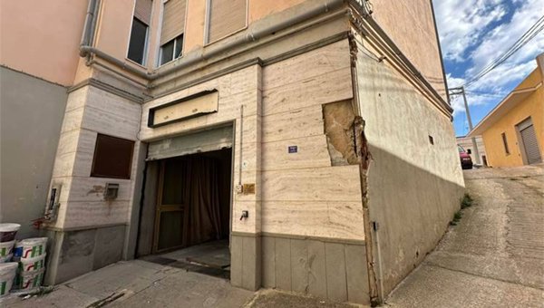 locale di sgombero in vendita ad Avola