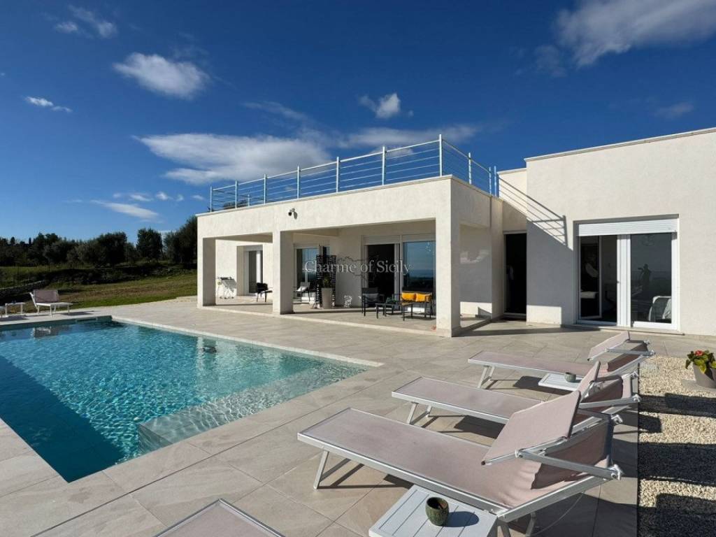 casa indipendente in vendita ad Avola