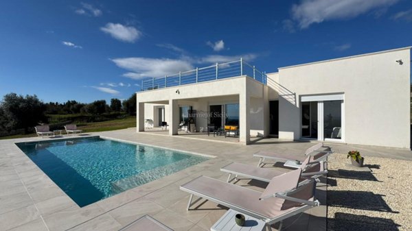 casa indipendente in vendita ad Avola