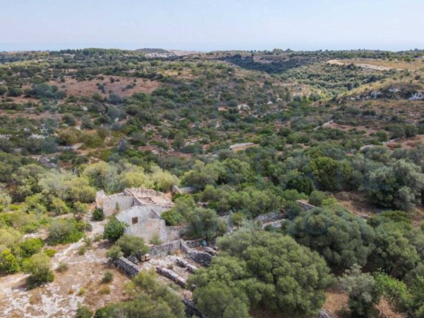 casa indipendente in vendita ad Avola