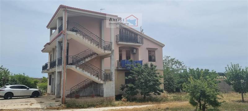 casa indipendente in vendita ad Avola in zona Chiusa di Carlo