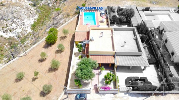 casa indipendente in vendita ad Avola in zona Montagna