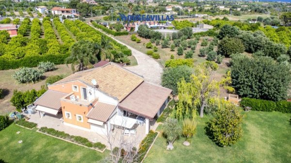 casa indipendente in vendita ad Avola