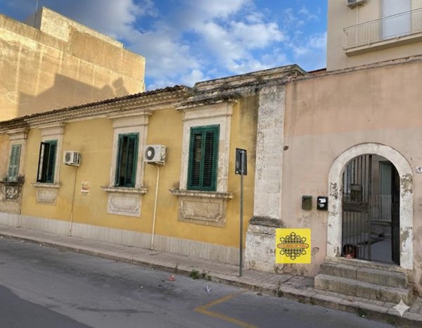 casa indipendente in vendita ad Avola