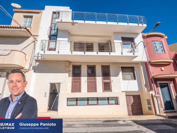 casa indipendente in vendita ad Avola in zona Montagna