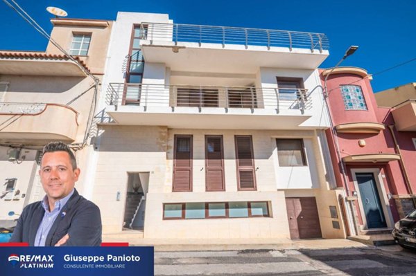 casa indipendente in vendita ad Avola
