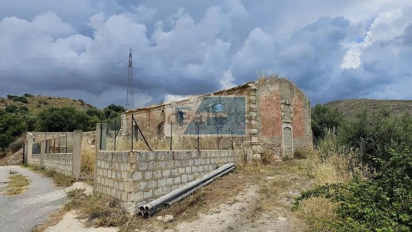 casa indipendente in vendita ad Avola