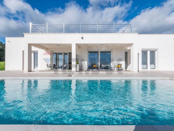 casa indipendente in vendita ad Avola