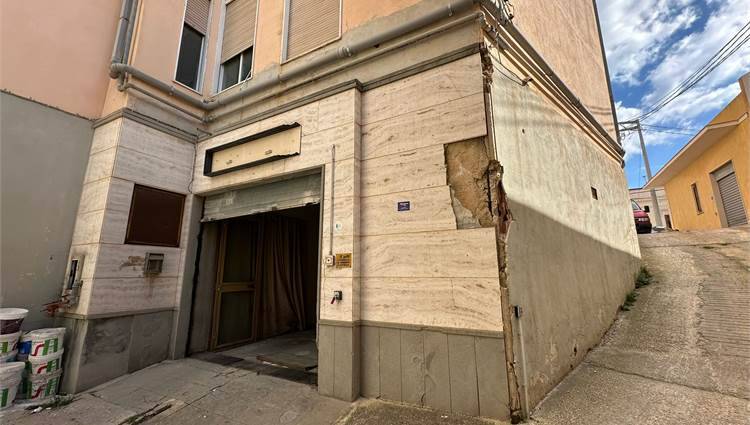 locale di sgombero in vendita ad Avola