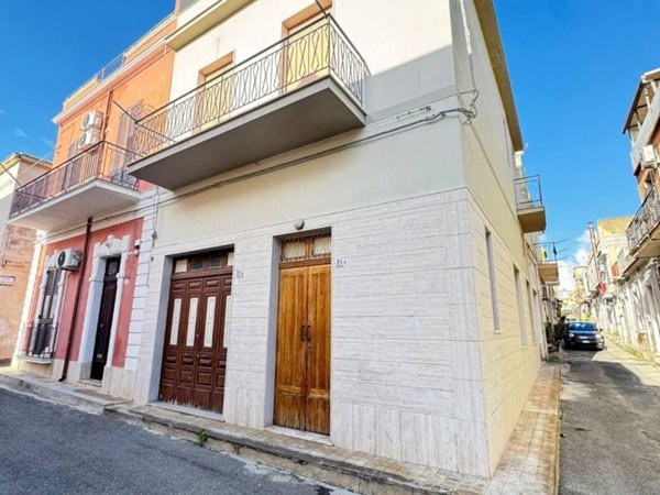 casa indipendente in vendita ad Avola