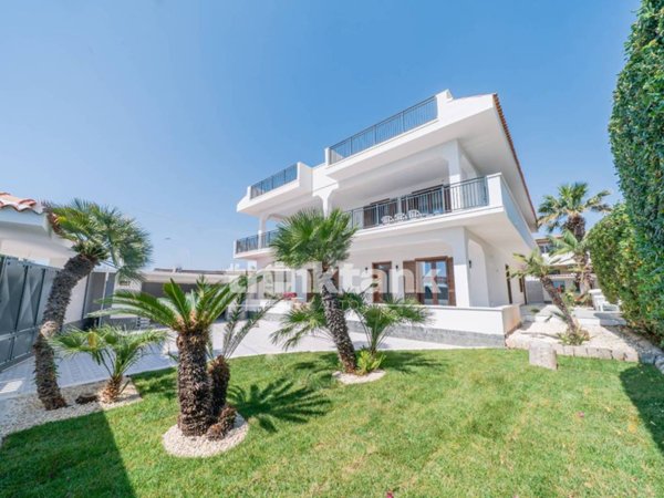 casa indipendente in vendita ad Avola