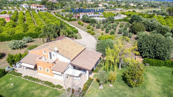 casa indipendente in vendita ad Avola