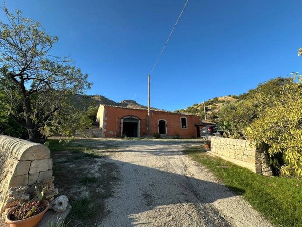 casa indipendente in vendita ad Avola