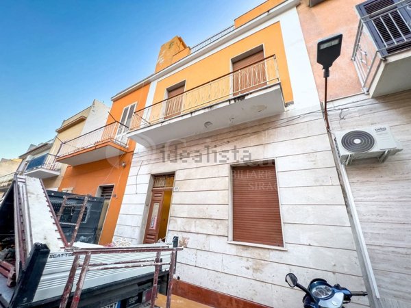 casa indipendente in vendita ad Avola