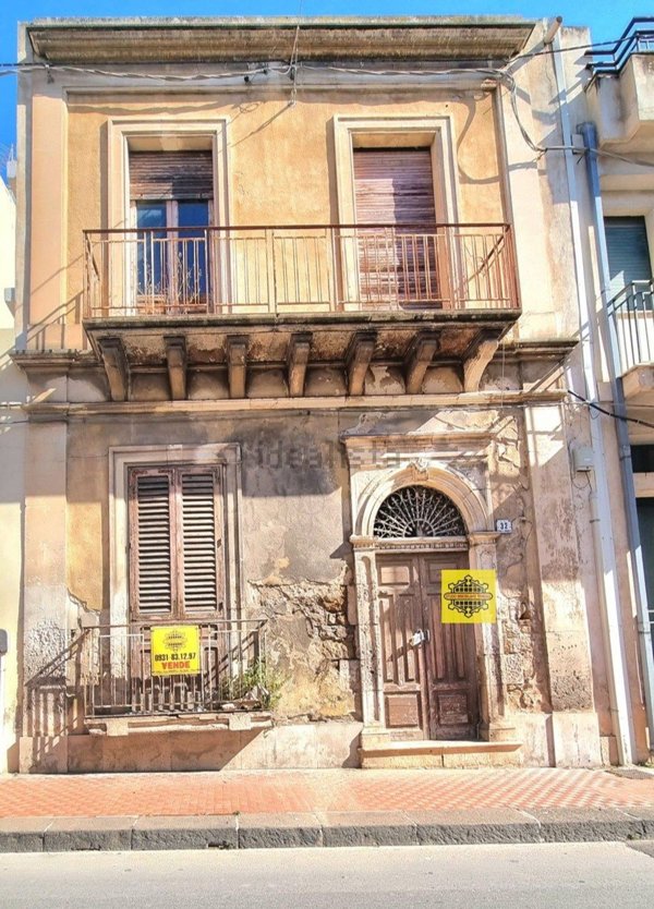 casa indipendente in vendita ad Avola