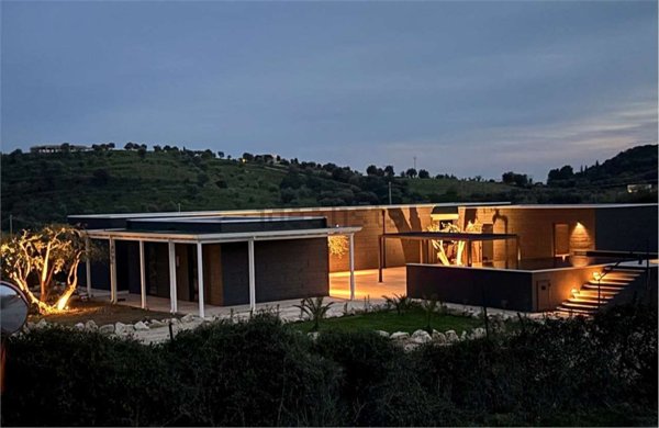casa indipendente in vendita ad Avola