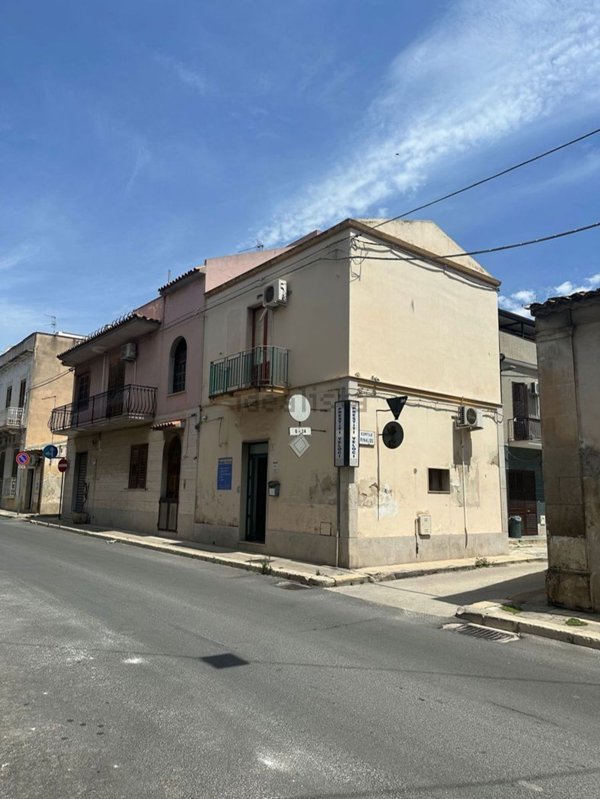 casa indipendente in vendita ad Avola