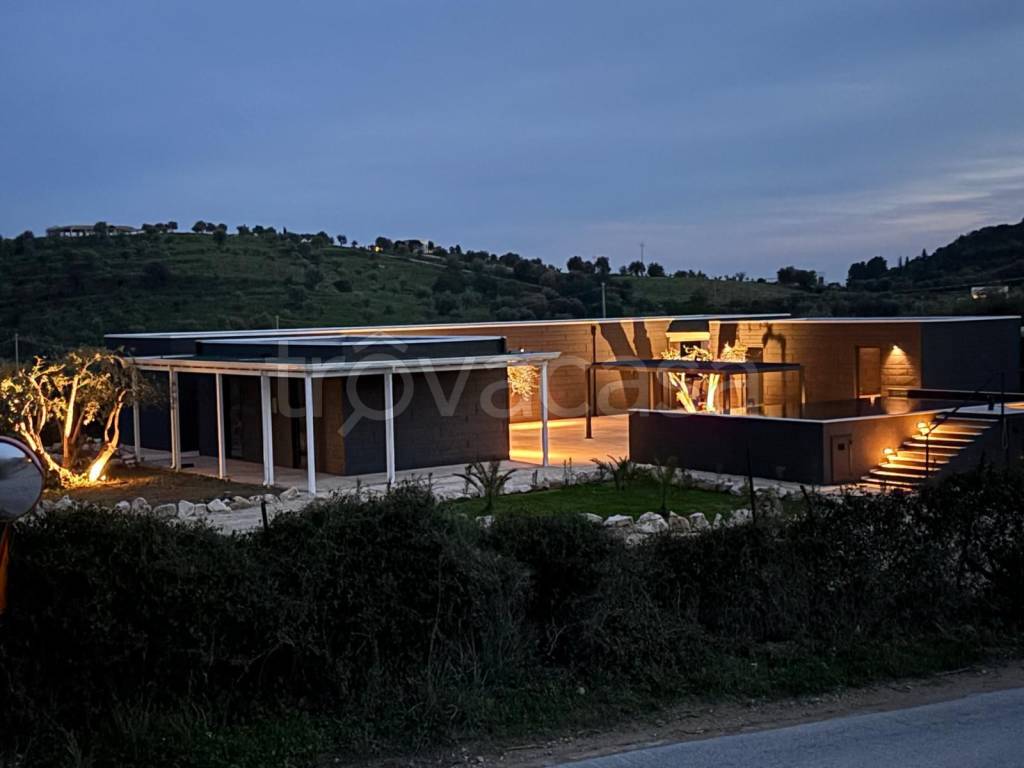 casa indipendente in vendita ad Avola