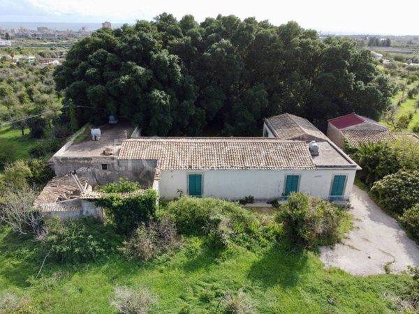 casa indipendente in vendita ad Avola