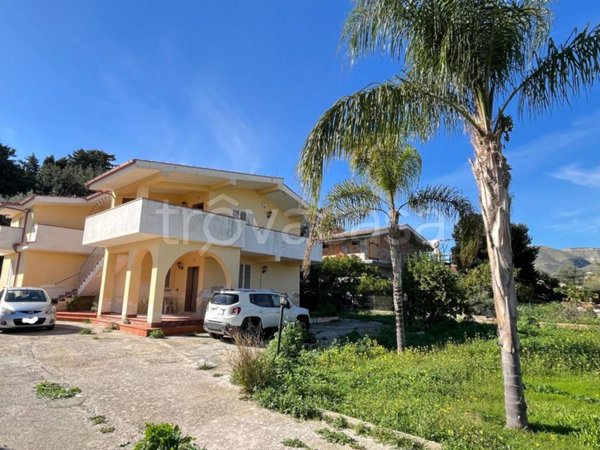 casa indipendente in vendita ad Avola in zona Gallina