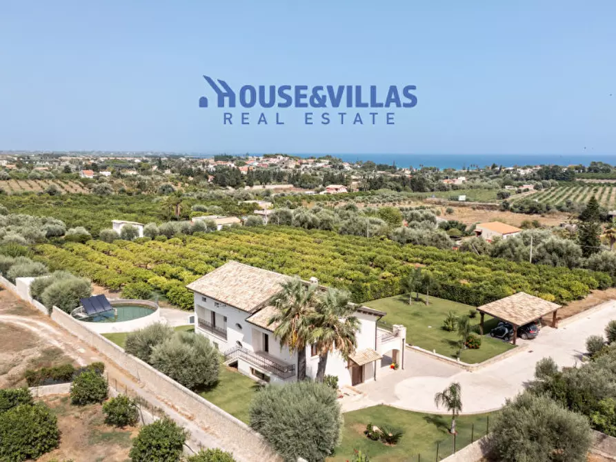 casa indipendente in vendita ad Avola in zona Chiusa di Carlo