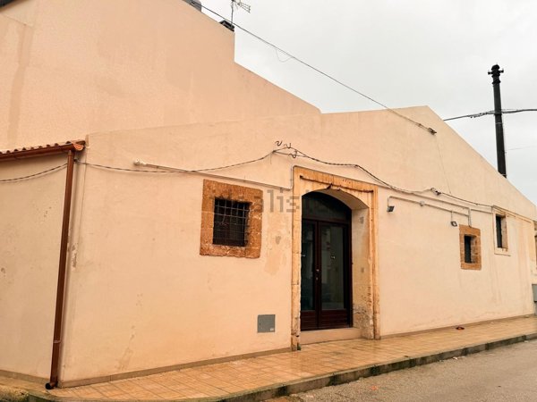 locale commerciale in vendita ad Avola