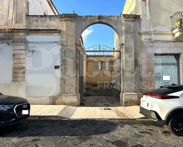 casa indipendente in vendita ad Avola