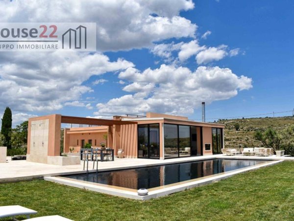 casa indipendente in vendita ad Avola