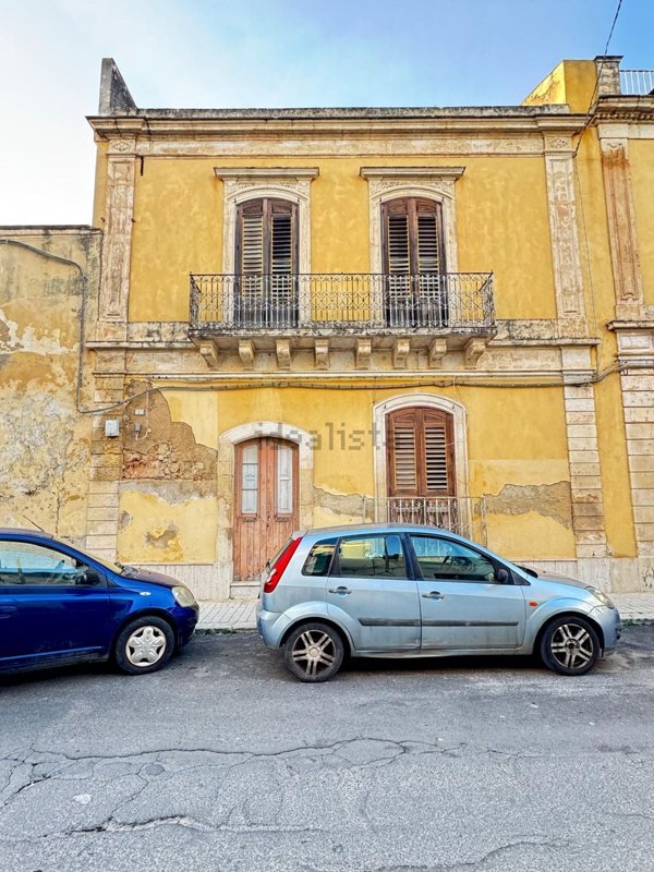 casa indipendente in vendita ad Avola