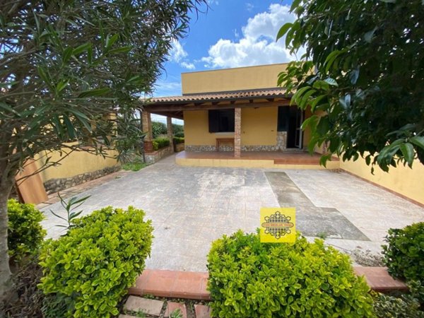 casa indipendente in vendita ad Avola