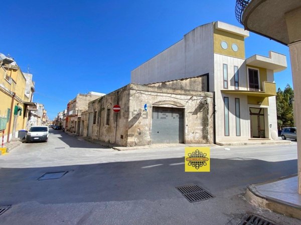 locale commerciale in vendita ad Avola