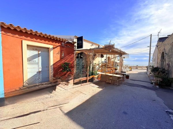 locale di sgombero in vendita ad Avola