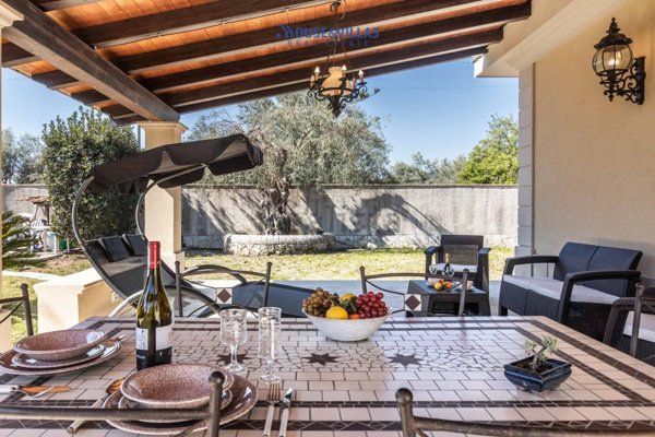 casa indipendente in vendita ad Avola in zona Falaride