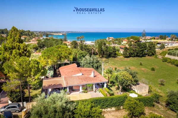 casa indipendente in vendita ad Avola