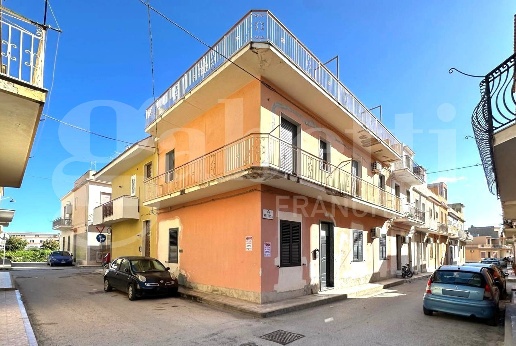 casa indipendente in vendita ad Avola in zona Falaride