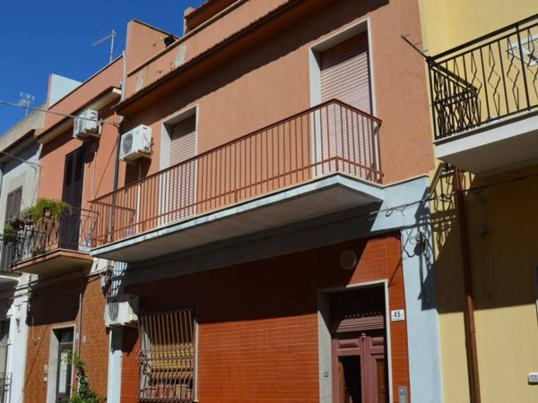 casa indipendente in vendita ad Avola