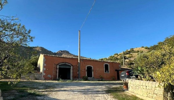 casa indipendente in vendita ad Avola