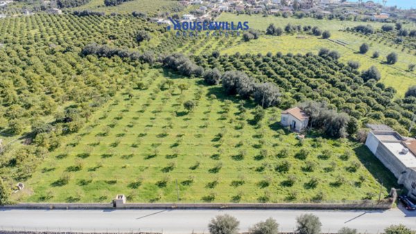 locale di sgombero in vendita ad Avola